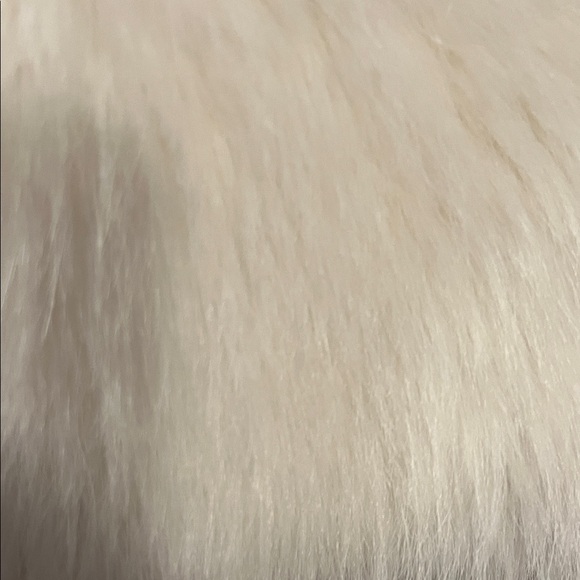 Luxurious White Faux Fur Coat - Picture 11 of 16